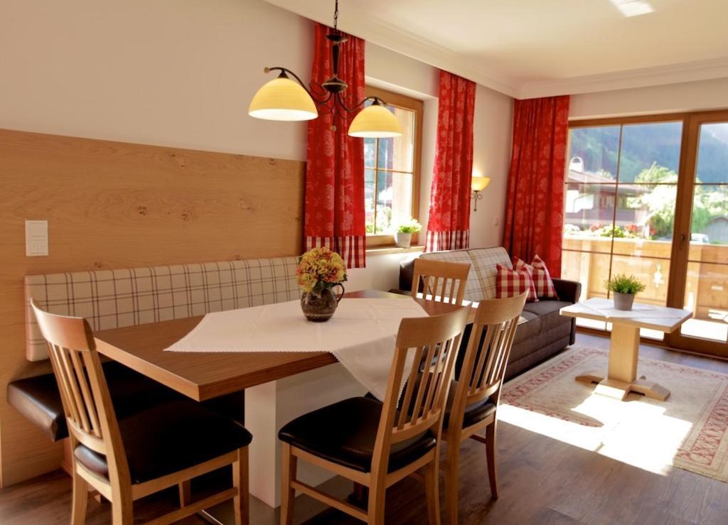 Hotel Garni Larcherhof Mayrhofen Ngoại thất bức ảnh